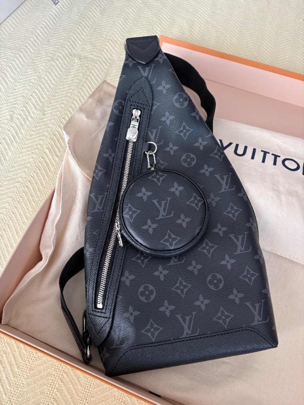 Louis Vitton Duo Slingbag